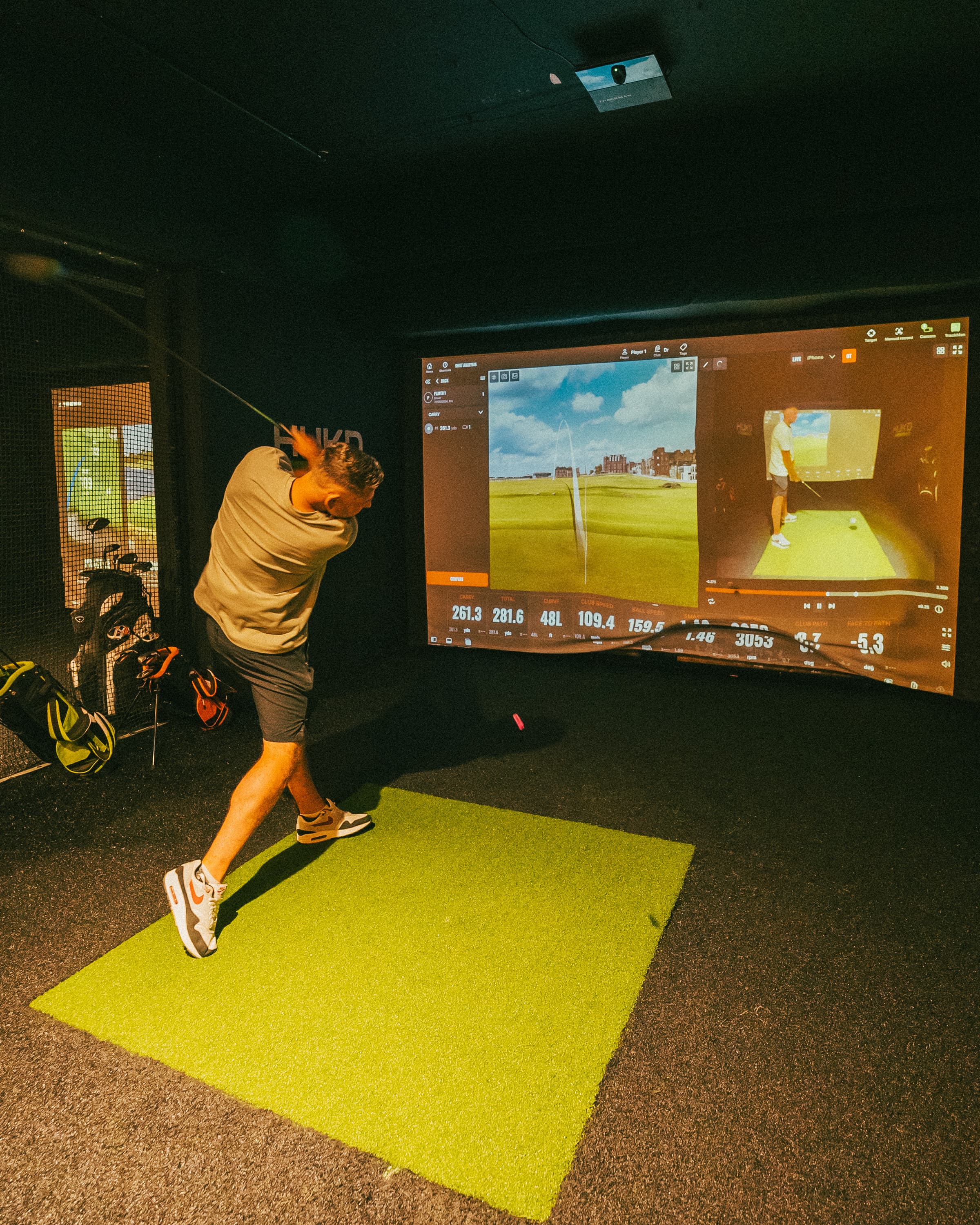 HUKD Golf simulators  - btteznrbahg.jpg