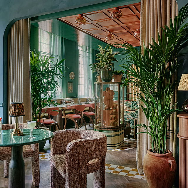 Stylish cafe in Holland Park with lush greenery, ideal for events and gatherings.