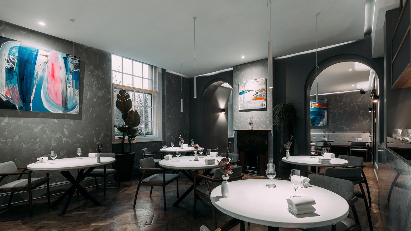 Modern bar at Eli's Restaurant, ideal for intimate gatherings and corporate events.