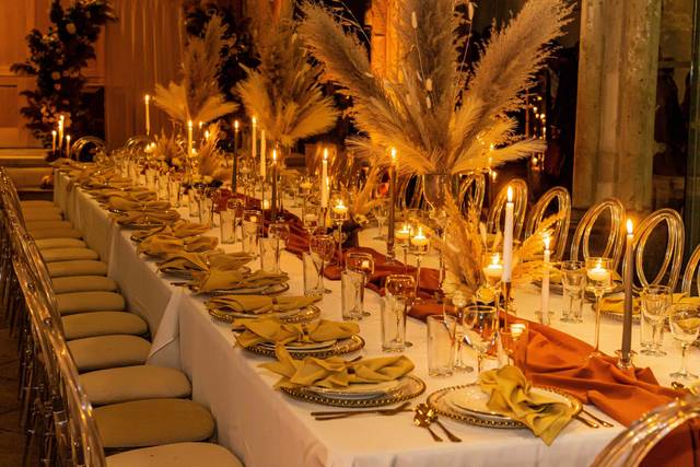 Elegant banquet table with pampas grass decor for sophisticated events.