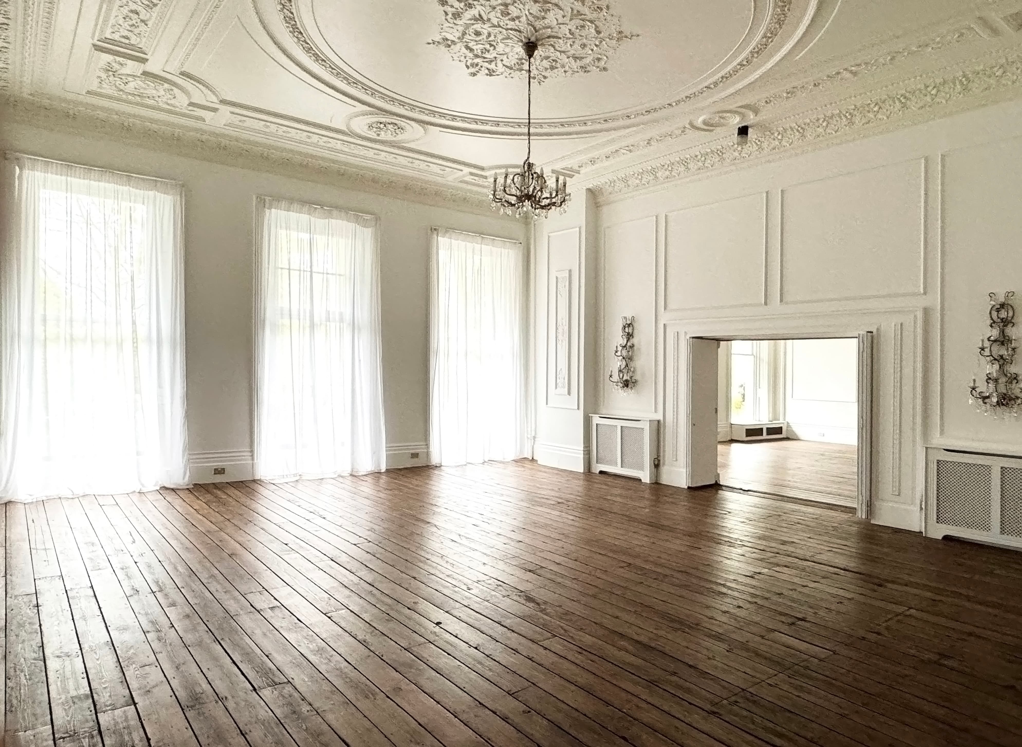 Elegant event space with high ceilings, perfect for meetings and celebrations.
