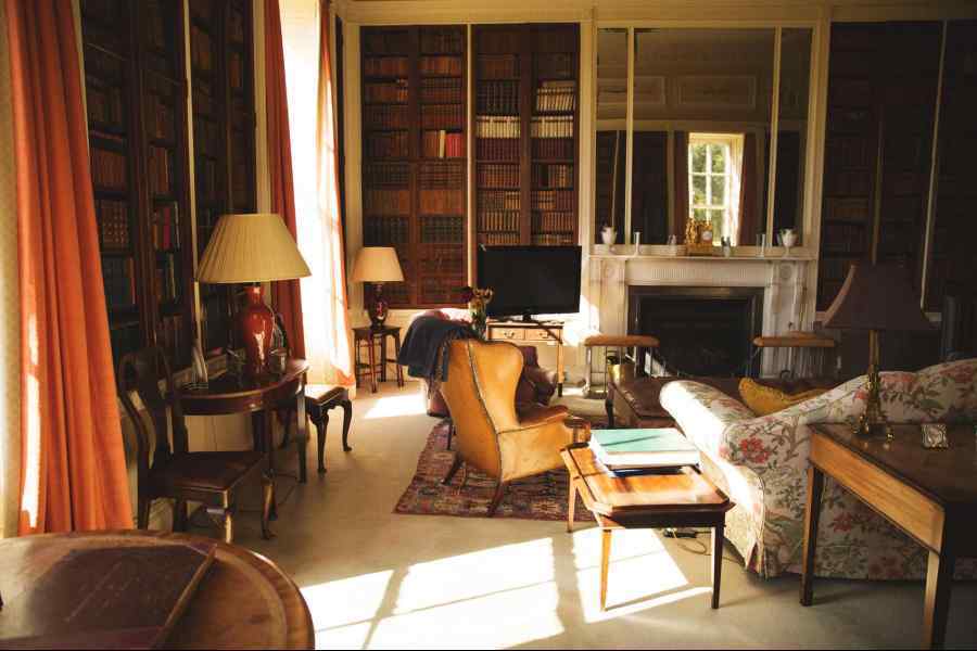 Elegant meeting room at Courteenhall Estate, perfect for intimate gatherings and brainstorming.