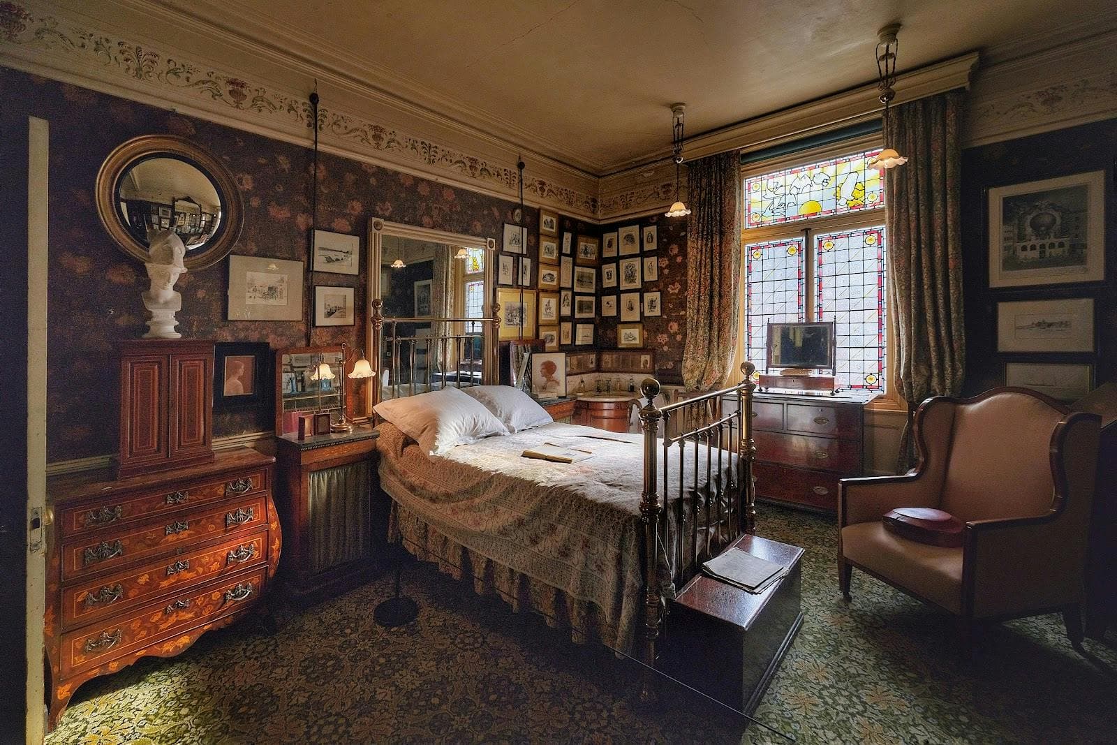 Leighton House and Sambourne House - >Jim G H</a>
