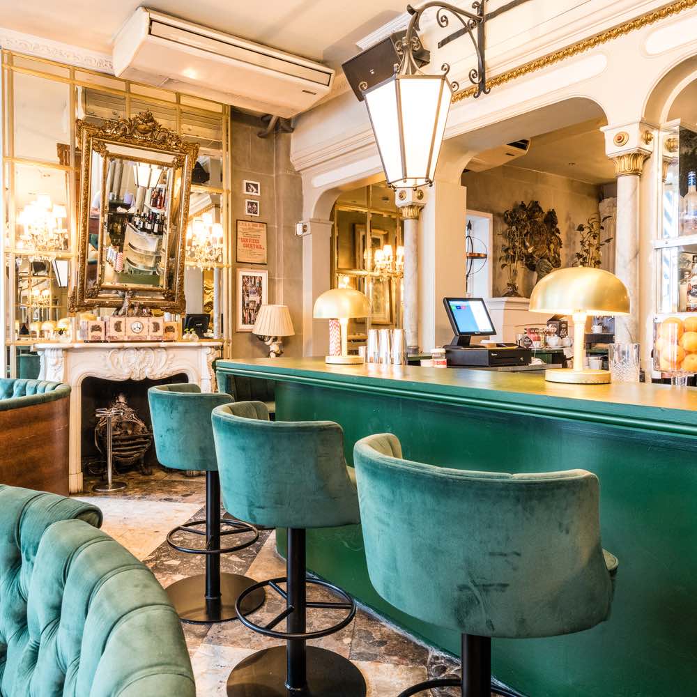 Stylish restaurant bar with plush seating, ideal for upscale events and gatherings.