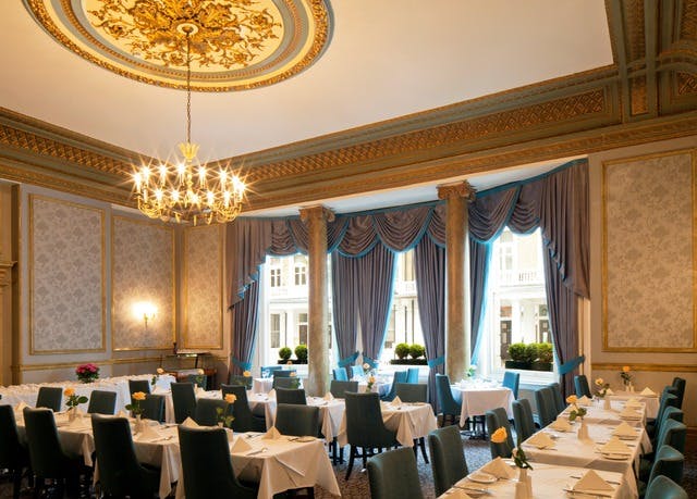 Elegant bar at Gem Strathmore Hotel, perfect for upscale events and meetings.