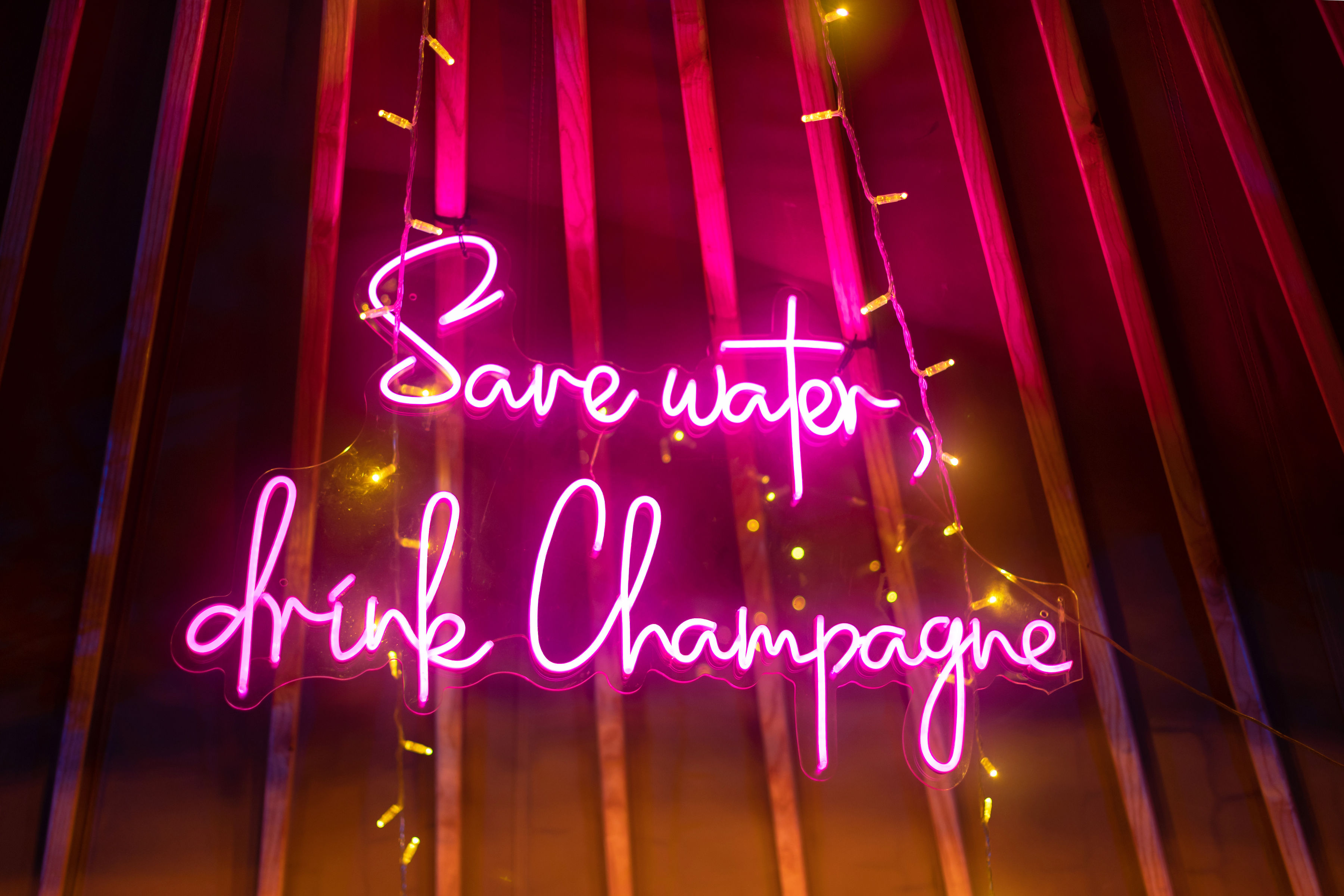 YurtBar’s Après Ski Christmas Parties - rjoyubnsjfr.jpg