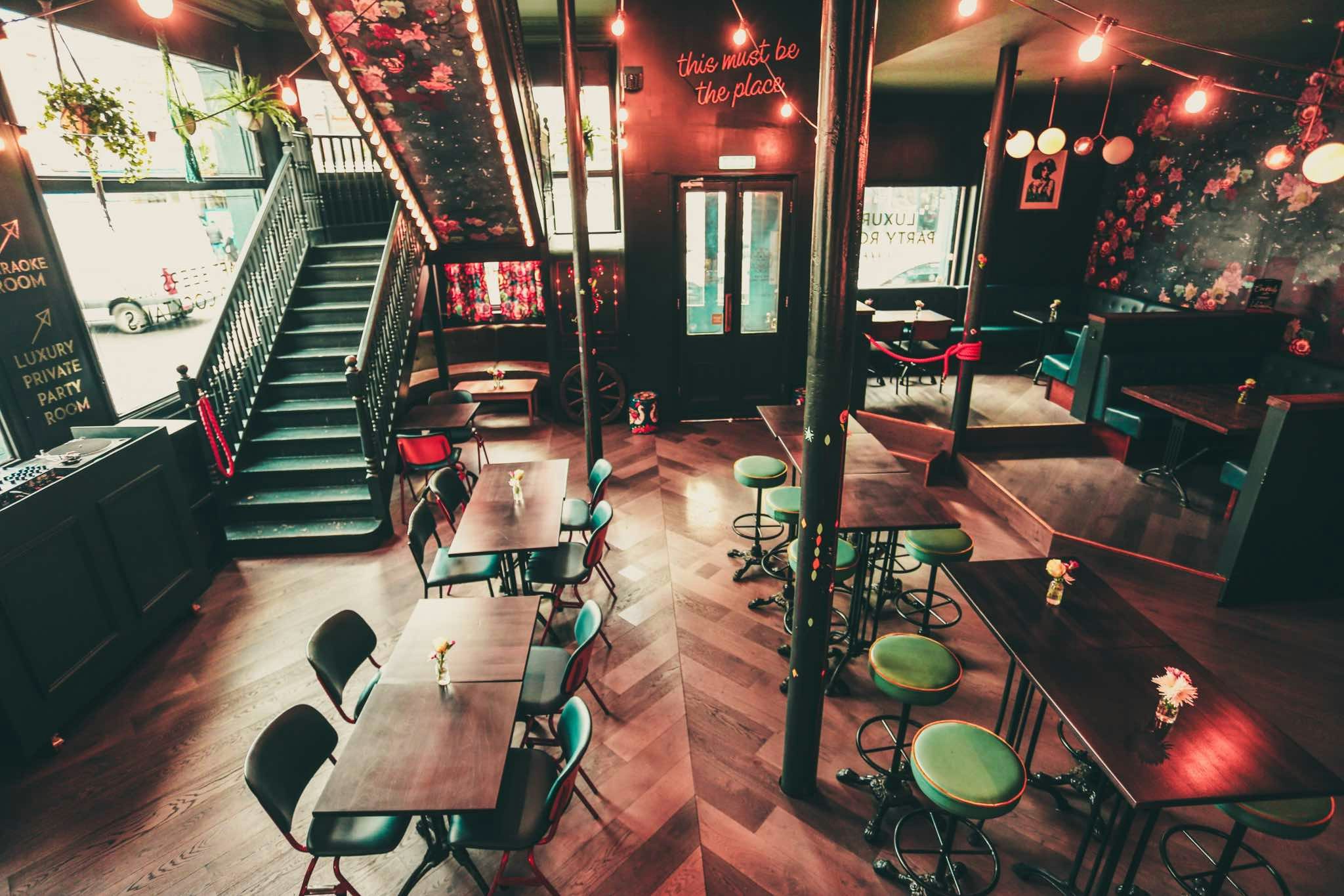 Stylish venue with vibrant decor for networking events and intimate gatherings.