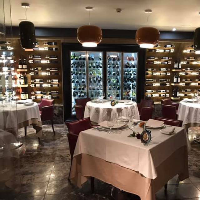 Elegant dining space at Bella Cosa, ideal for upscale events and intimate meetings.