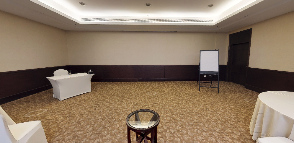 Blank meeting room at Asafeer, Courtyard Riyadh for workshops and gatherings.