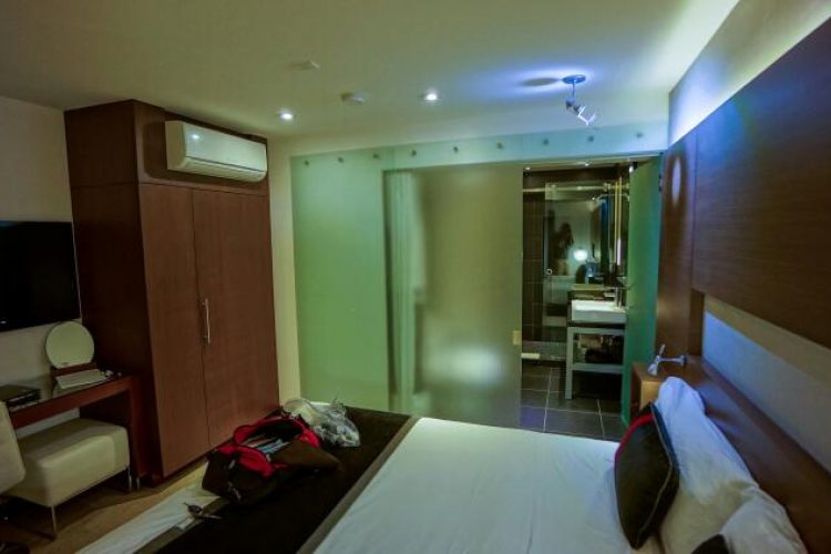 Modern hotel room with sleek furnishings, ideal for business travelers and meetings.