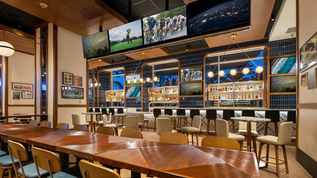 Modern event space in Hudson & Nash with inviting table for meetings and gatherings.