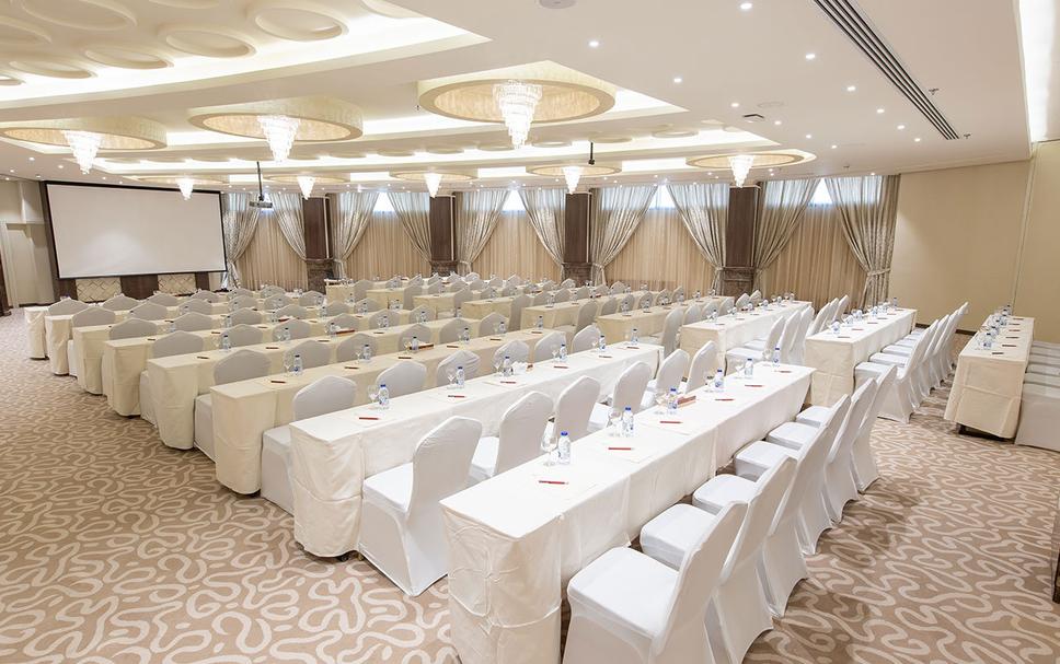 Diriyah Hall conference room with elegant lighting, ideal for meetings and workshops.