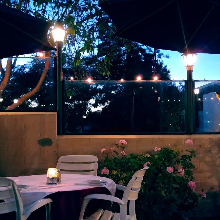 Outdoor dining area at Jack & Giulio's, perfect for cocktail receptions and dinner parties.