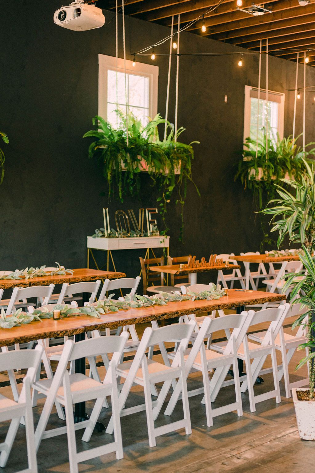 Love Patio at FruitCraft: romantic event space with greenery, ideal for weddings and gatherings.