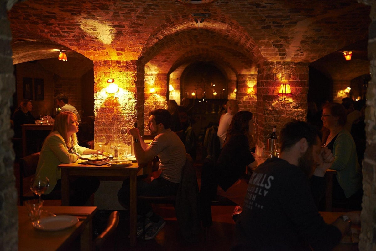 Gremio de Brixton: A tapas bar in a ...