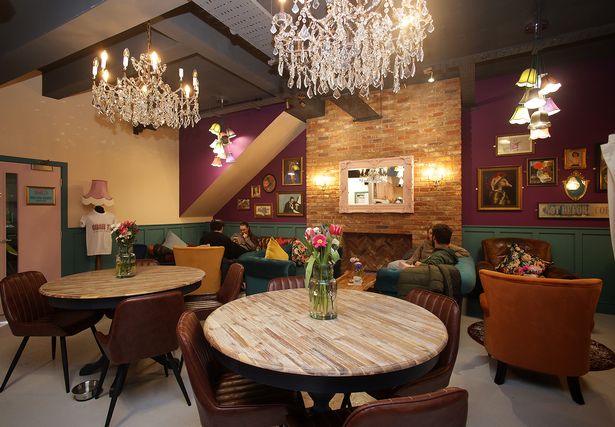 Cozy coffee house with stylish decor, ideal for meetings and creative events.