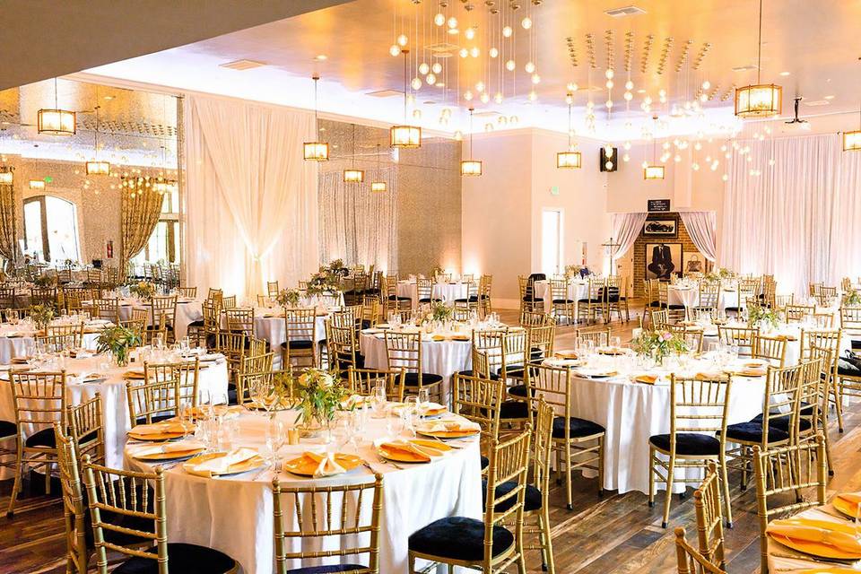 Elegant indoor event space with round tables, ideal for weddings and corporate events.