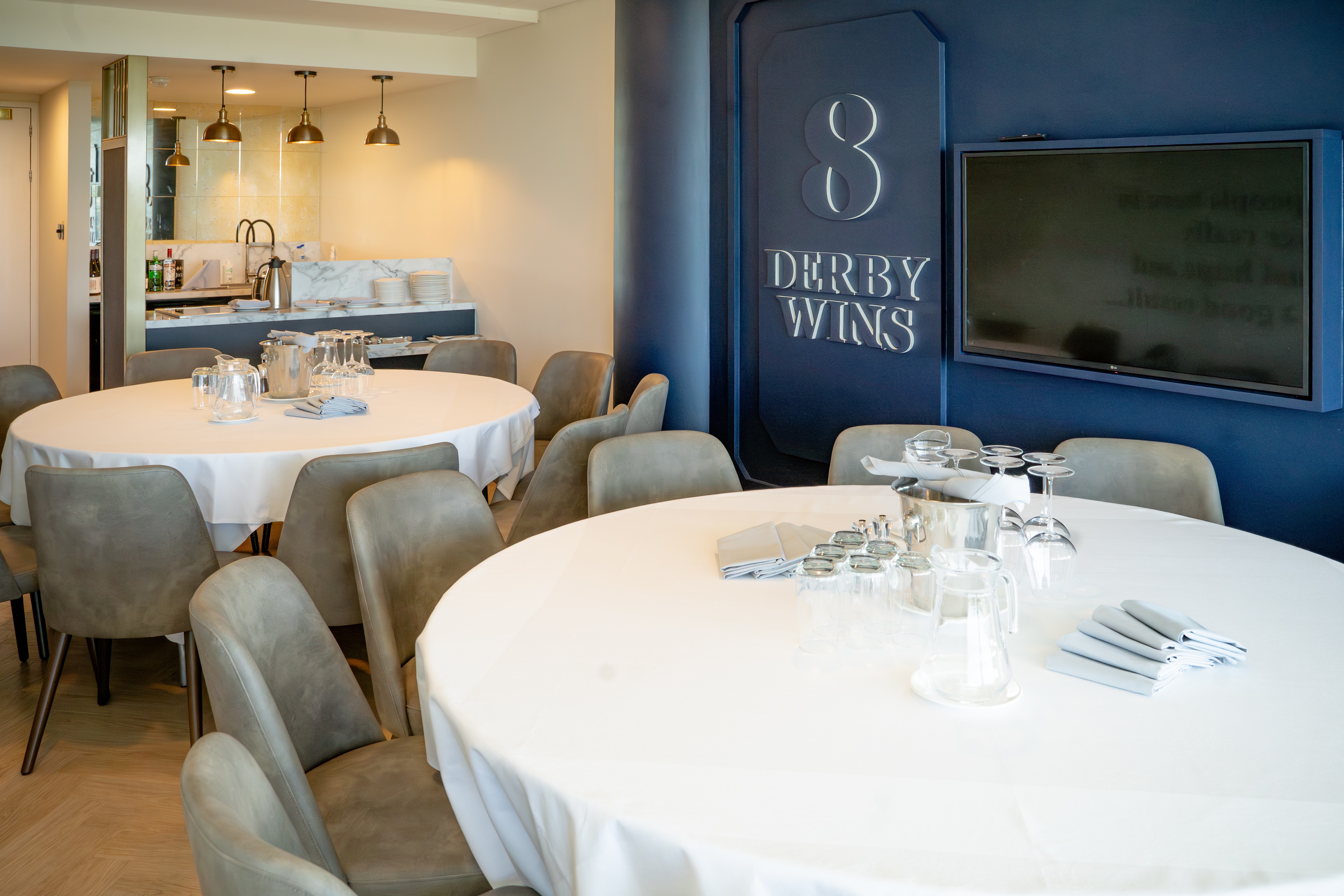 Queen's Single Box - 0zlmsephgx0.jpeg