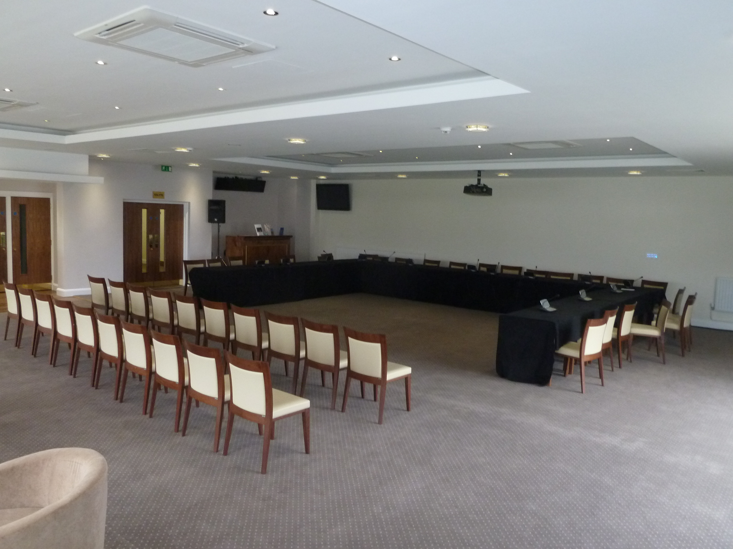 Nigel Clark Suite at Kempton Park: U-shaped meeting space for workshops and presentations.
