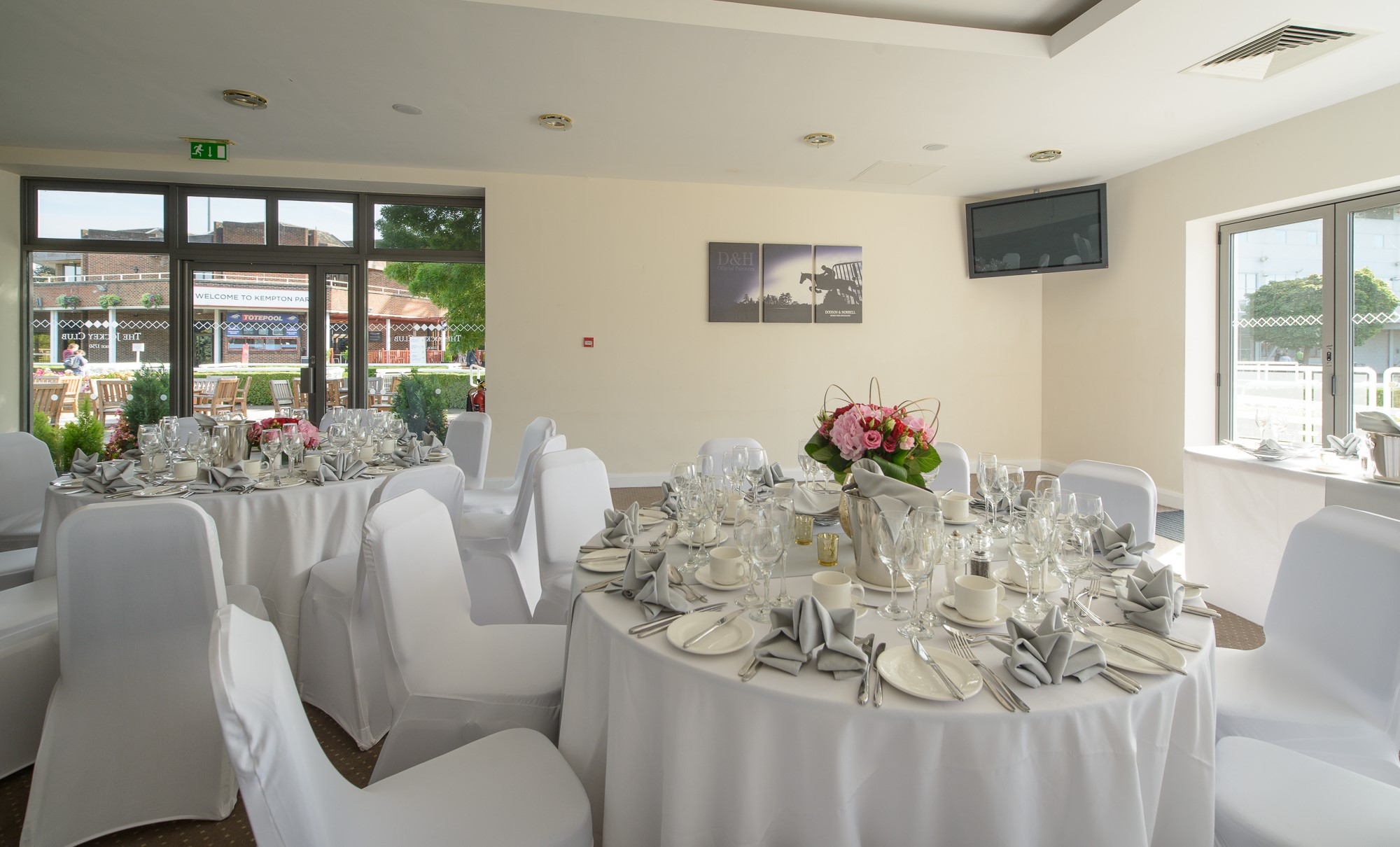 Nigel Clark Suite - 0kuzzpmm3lr.jpeg