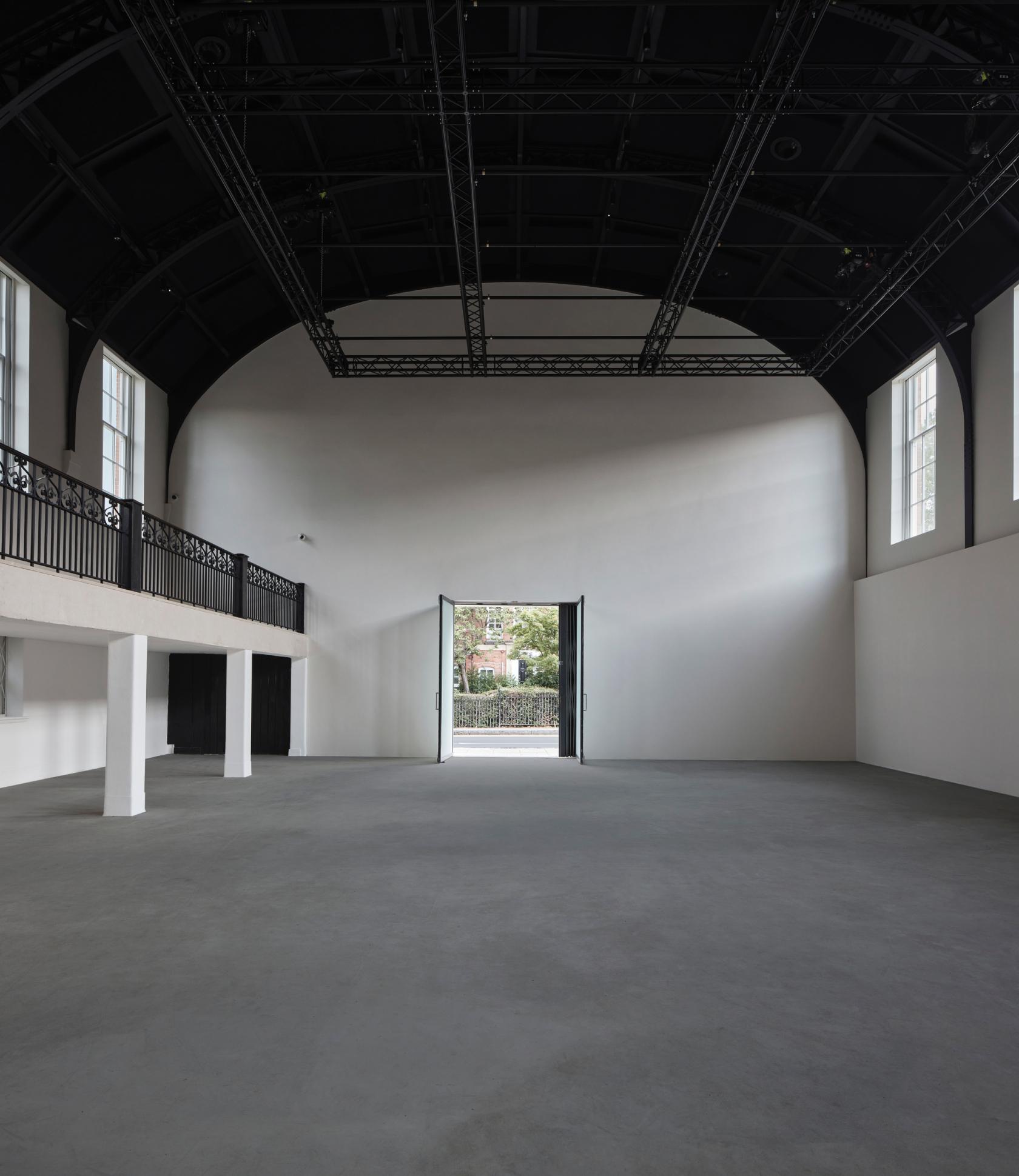 Spacious minimalist event venue with high ceilings for modern conferences and receptions.