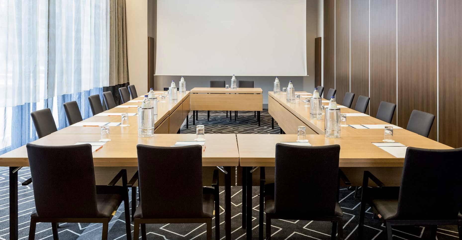 U-shaped meeting room in Hotel Novotel Amsterdam City for productive corporate events.