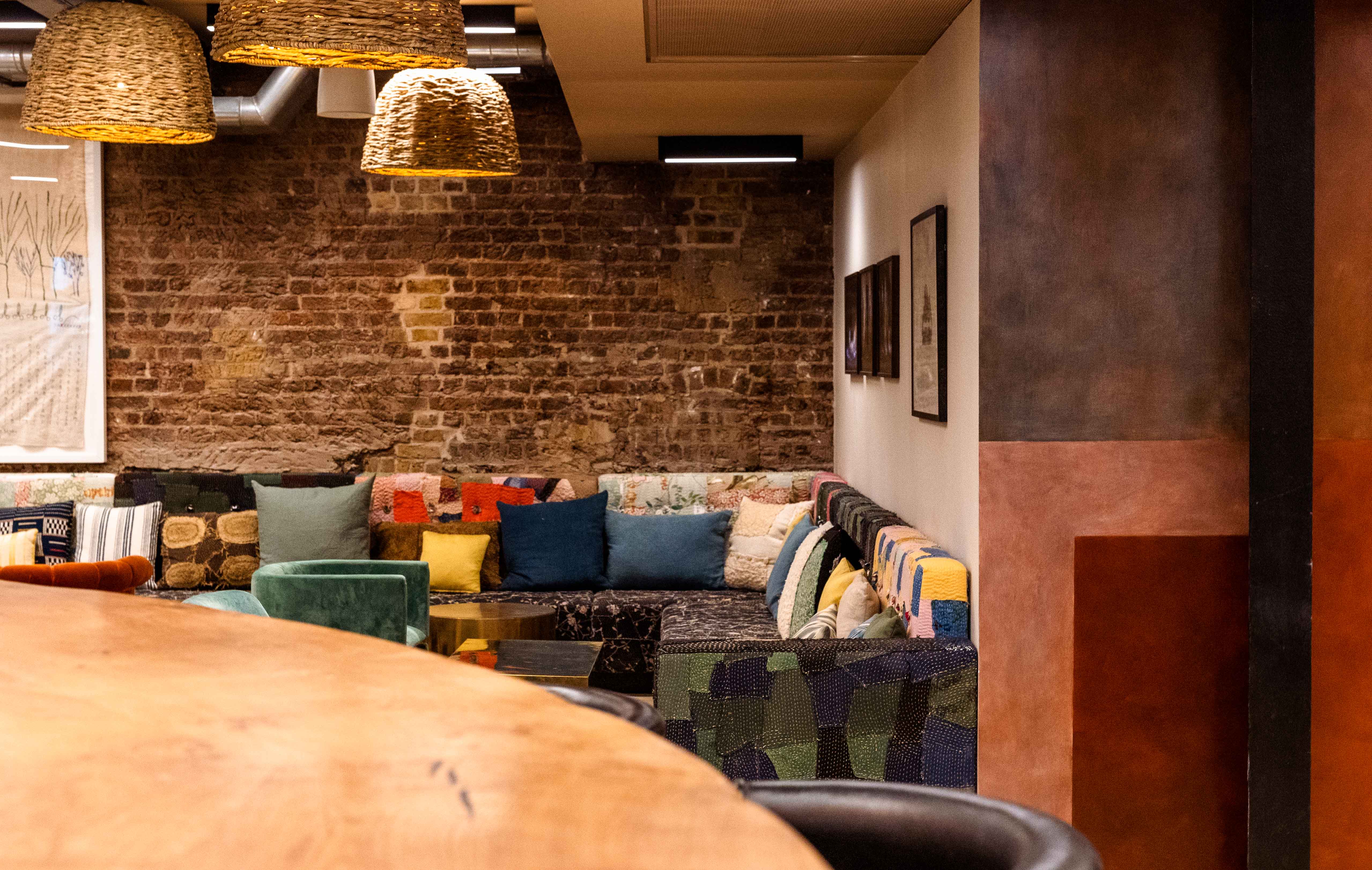 Cozy Ubuntu Lounge meeting space with textured seating, ideal for workshops and gatherings.
