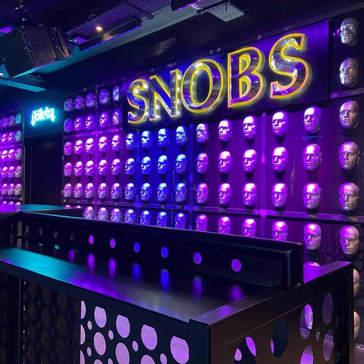 Snobs Nightclub - image 1