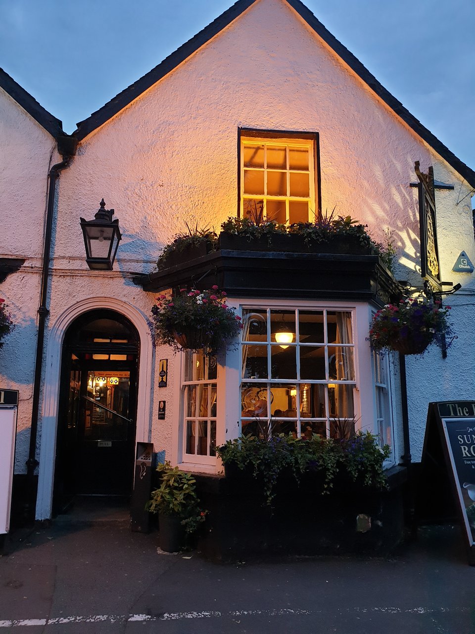 Charming Tiny Bar in Bell Harborne, perfect for intimate gatherings and networking events.