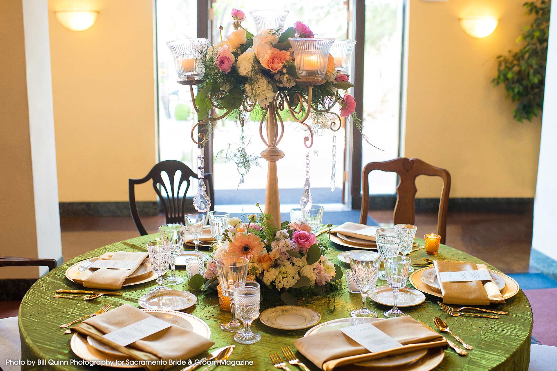 Elegant dining room with floral centerpiece, perfect for weddings and corporate events.