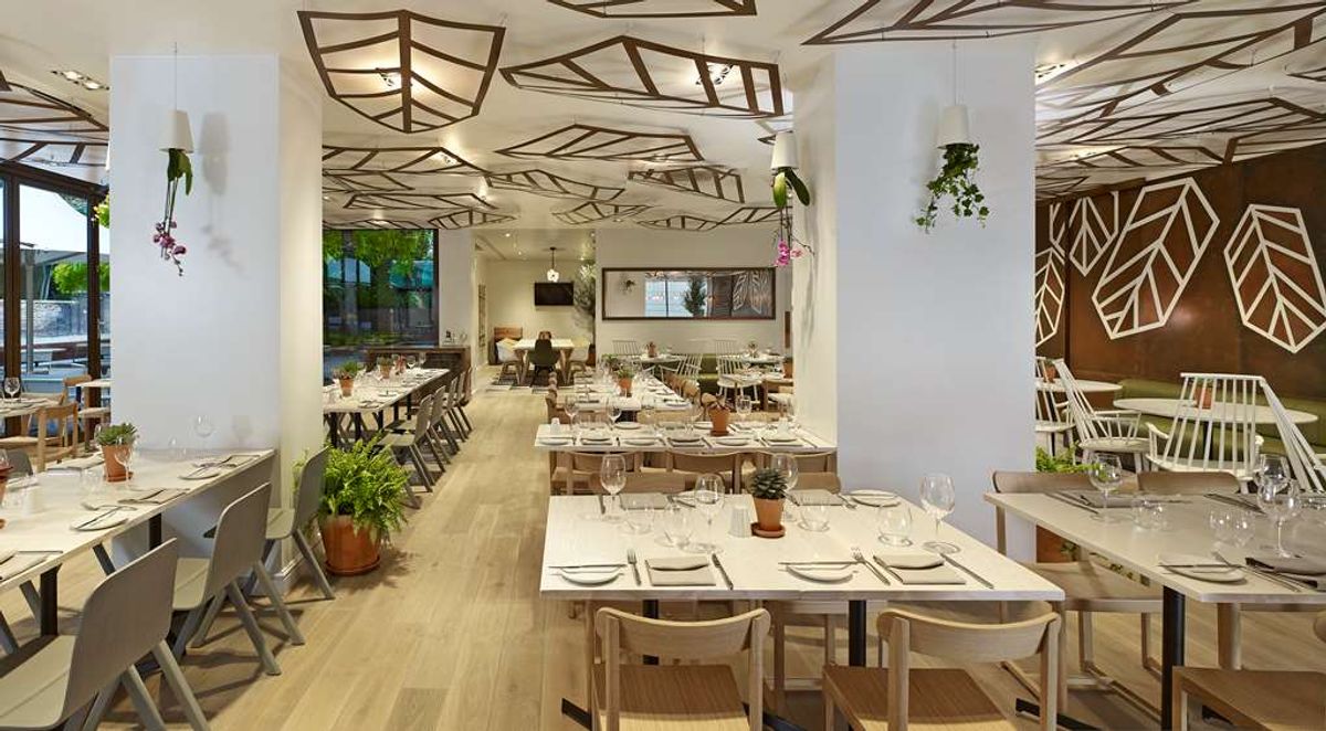 Modern boardroom at DoubleTree by Hilton London, ideal for corporate retreats and events.