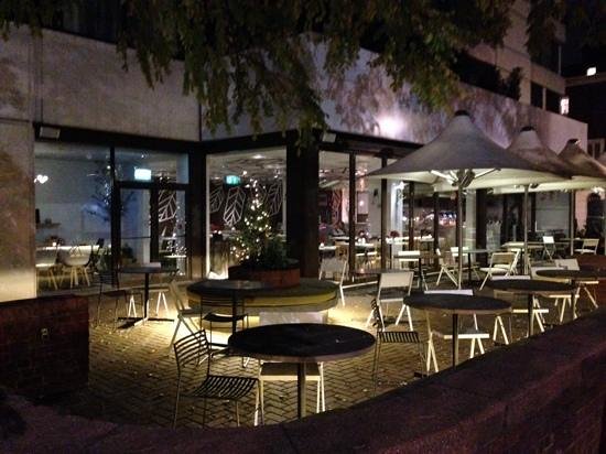 Outdoor dining area at DoubleTree by Hilton London, ideal for casual meetings and events.