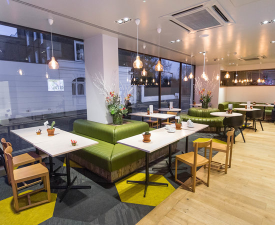 Modern dining space at DoubleTree by Hilton London, ideal for networking events.