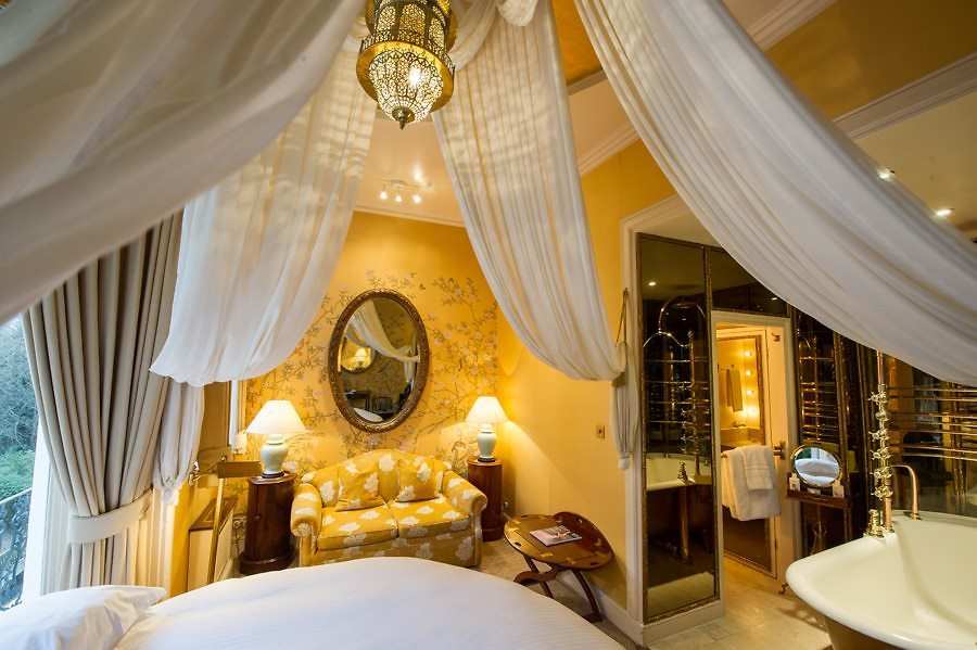 Outstanding Room - 0fe9ae7d-b24a-4d3f-b4b9-c80b1a8529fb.jpeg