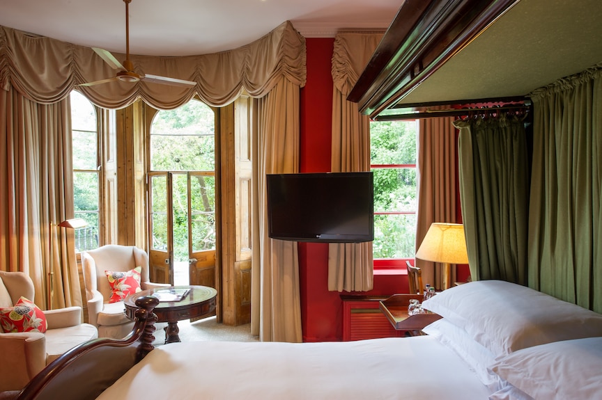 Outstanding Room at The Portobello Hotel, ideal for retreats and meetings with natural light.