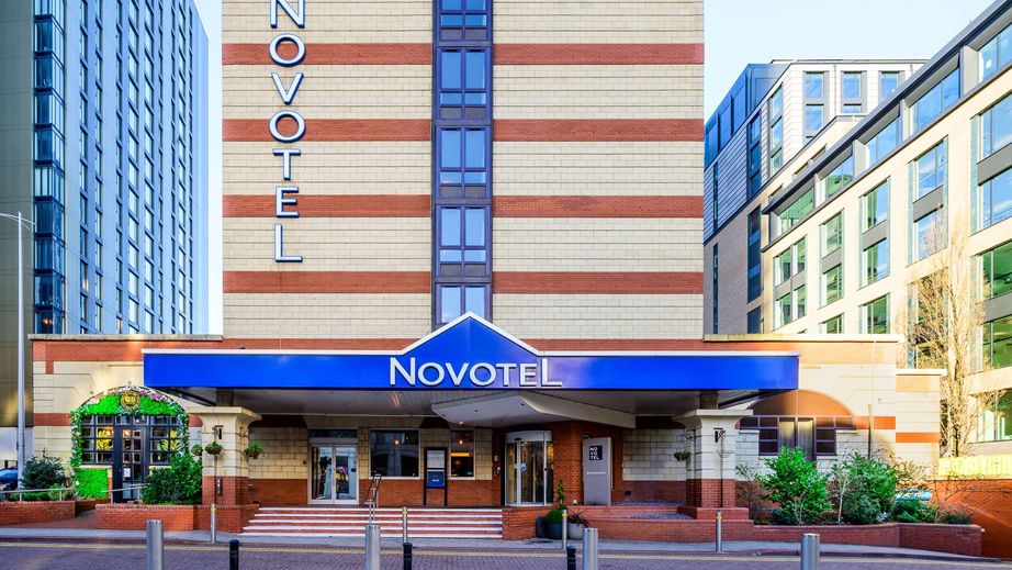 Modern Novotel Birmingham Centre exterior, ideal for corporate events and meetings.