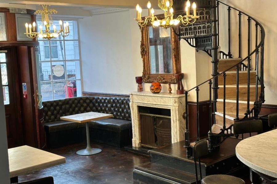 Elegant event space with chandeliers, ideal for intimate gatherings and meetings.