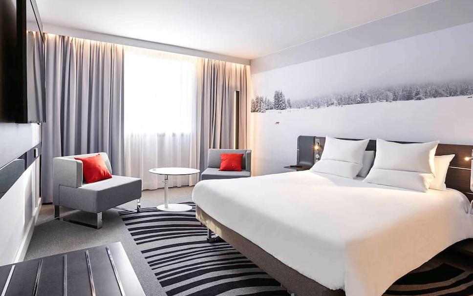 Modern hotel room at Novotel Amsterdam City, ideal for business travelers and events.