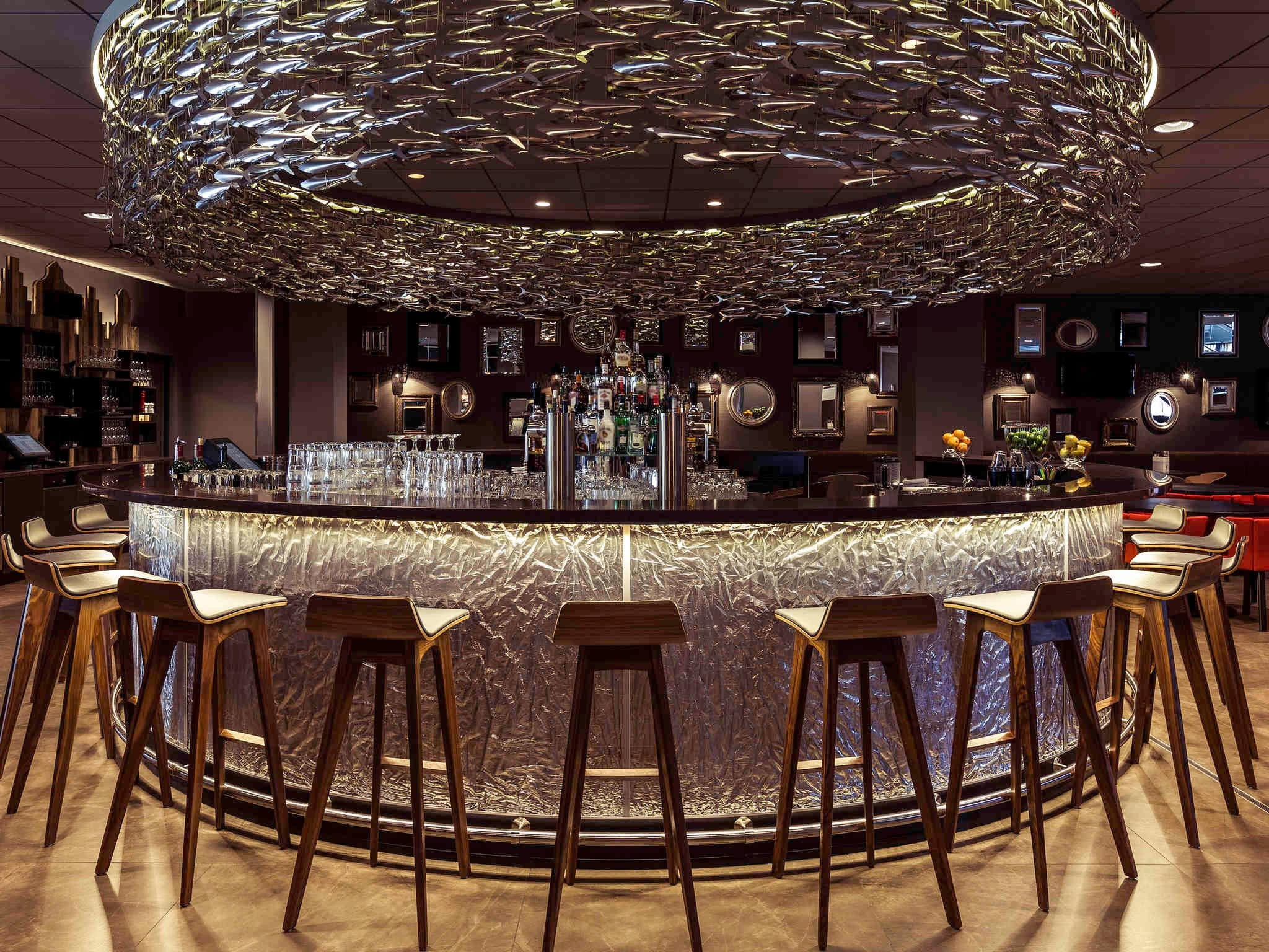 Stylish bar area in Novotel Amsterdam City, perfect for networking events and cocktail receptions.