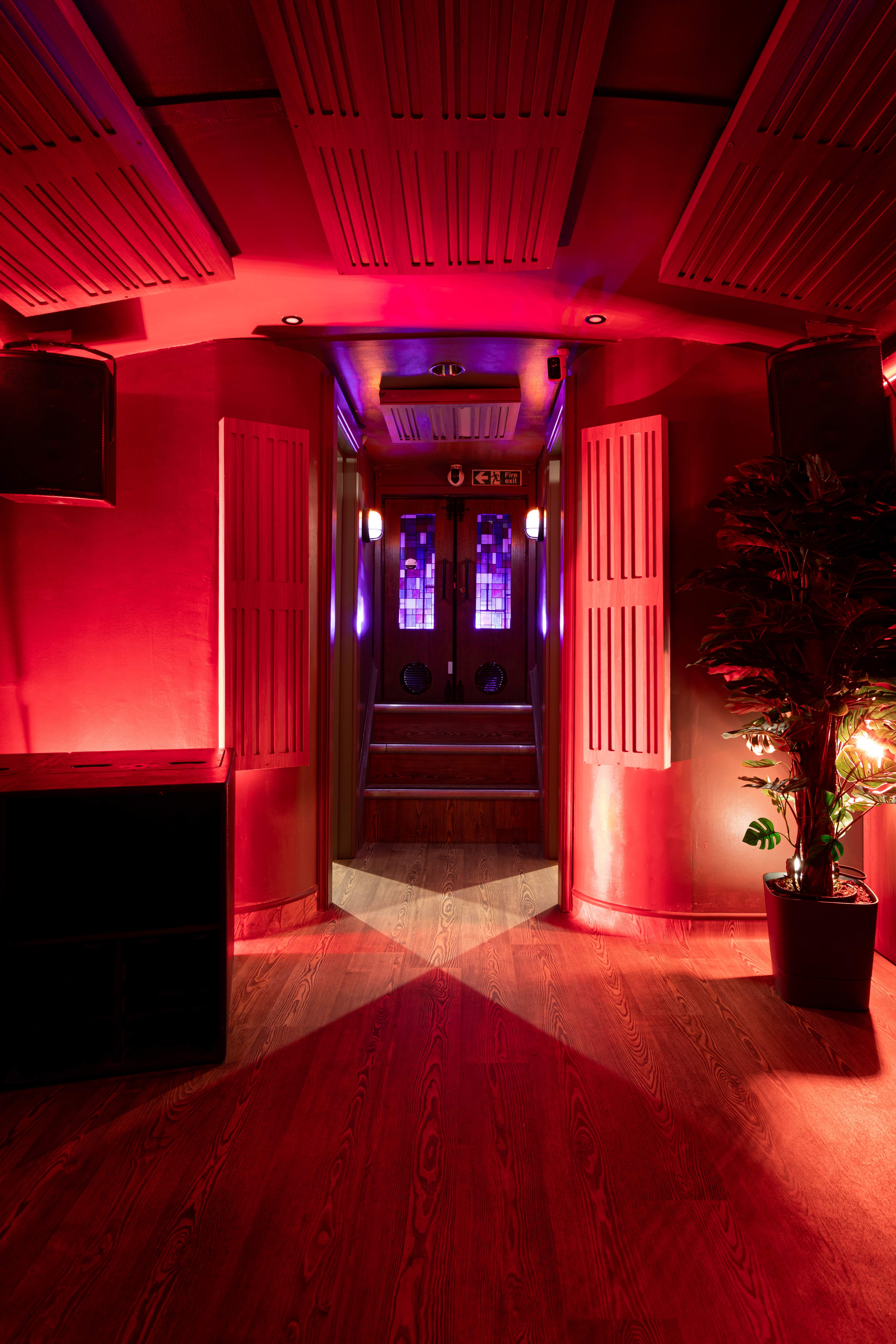 A Floating Mobile Event Space - 3ubln322wnc.jpg