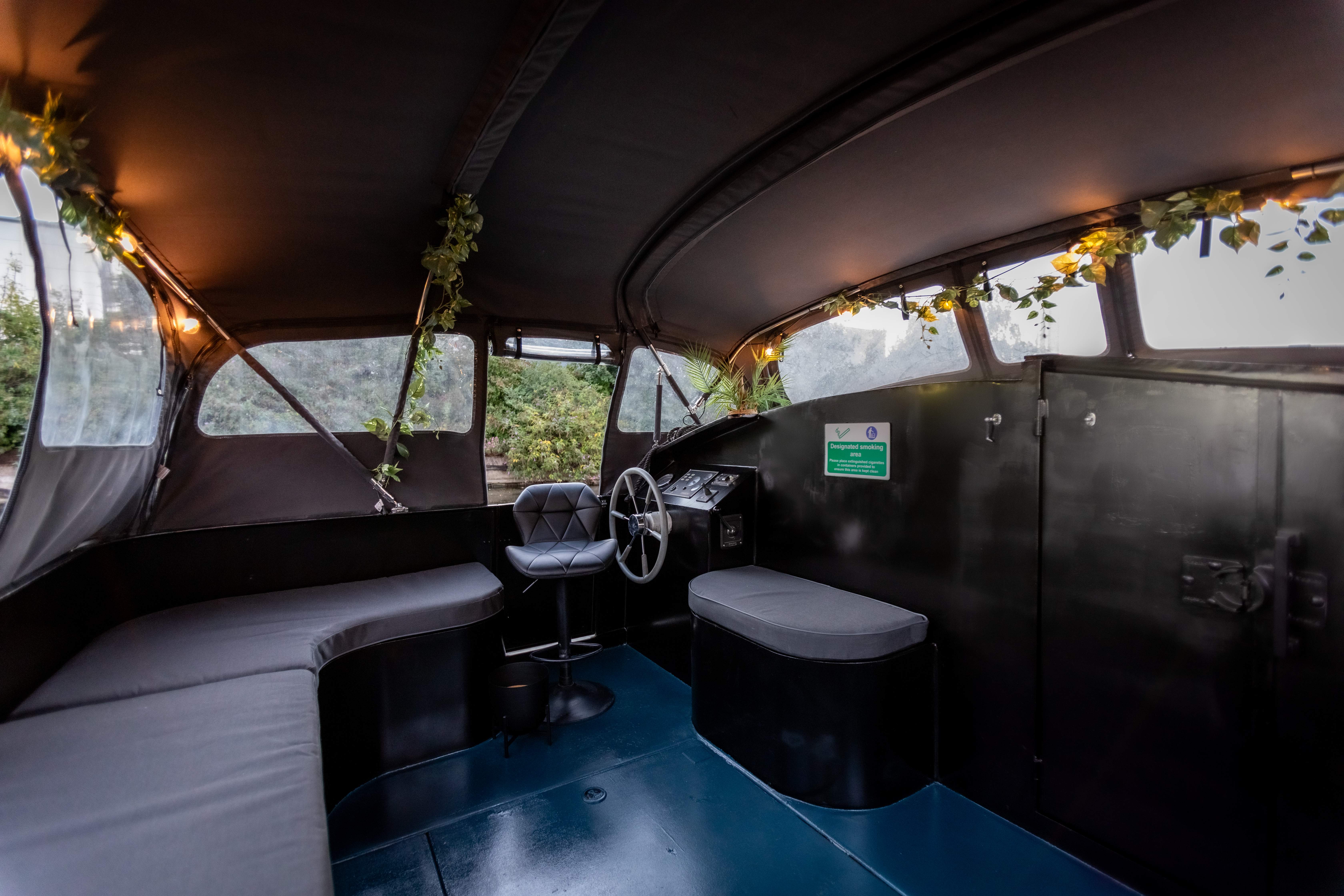 A Floating Mobile Event Space - qdboiirauxv.jpg