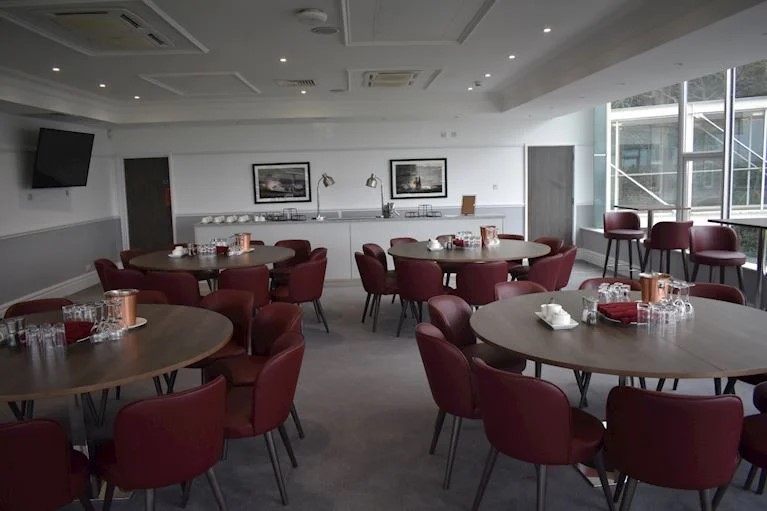 Royal Box - 5ibffa4ka1t.jpeg