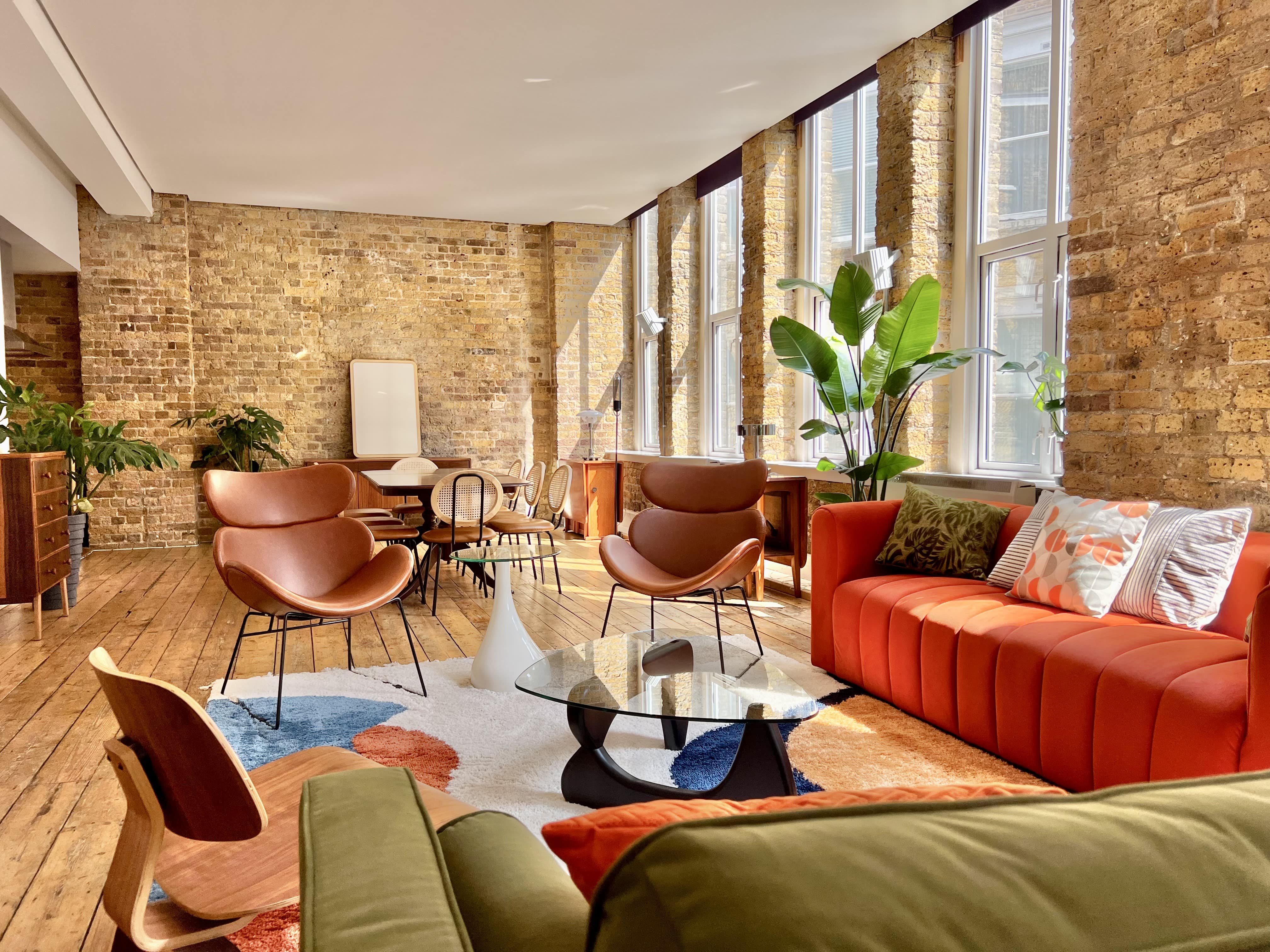 Stylish lounge in The Artist's Loft, Shoreditch for networking and informal meetings.