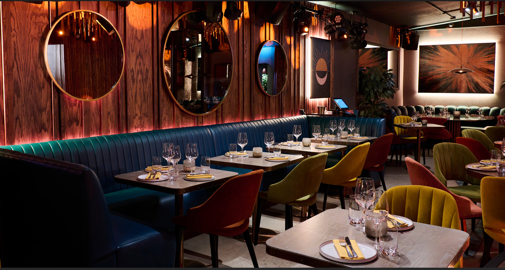 Vibrant restaurant tables with elegant decor for events and gatherings in Inca.