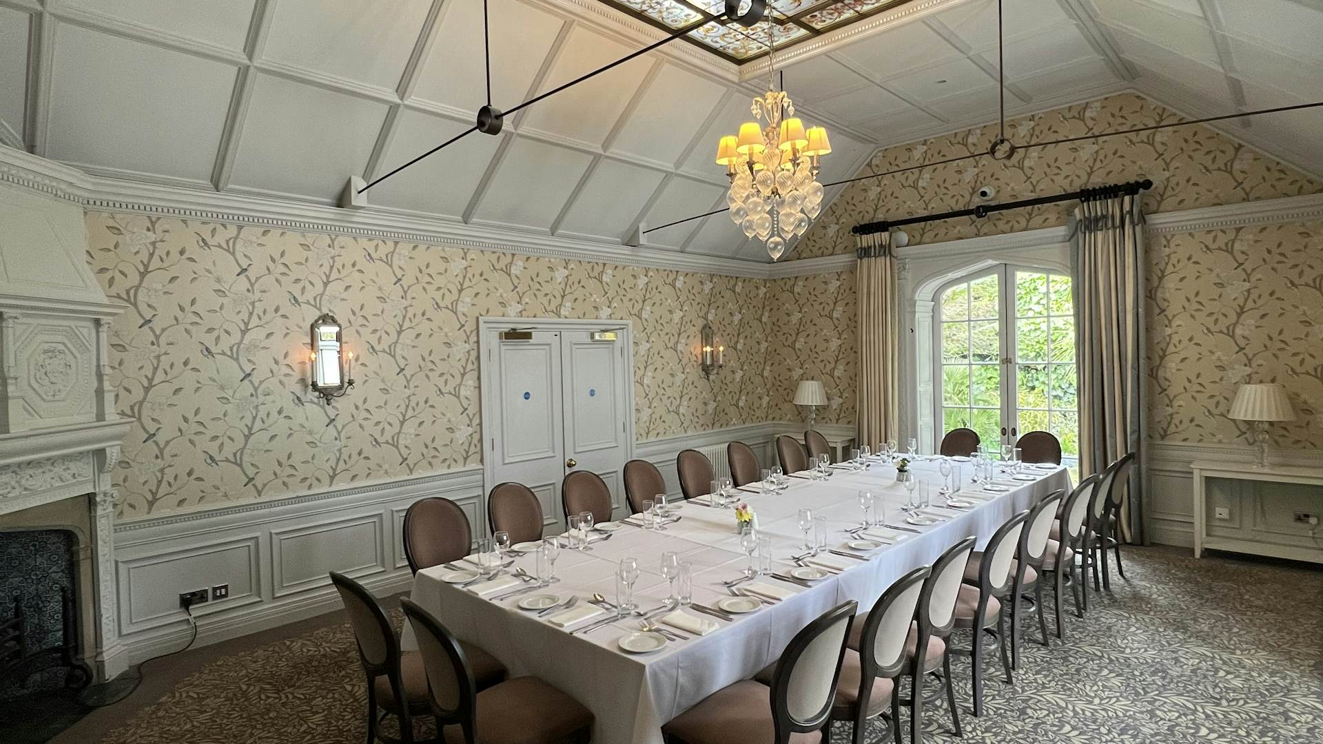 Elegant meeting room at Warren House Hotel, perfect for executive gatherings and presentations.