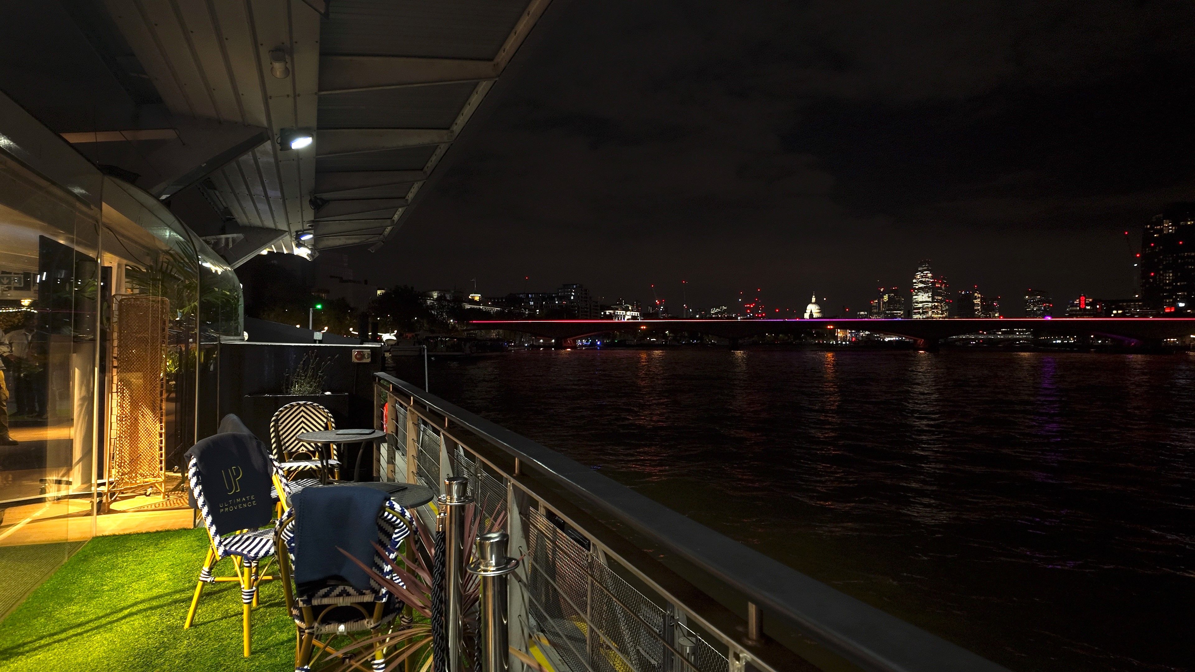 Clipper Lounge EMB - q3nmbpj3o04.JPG