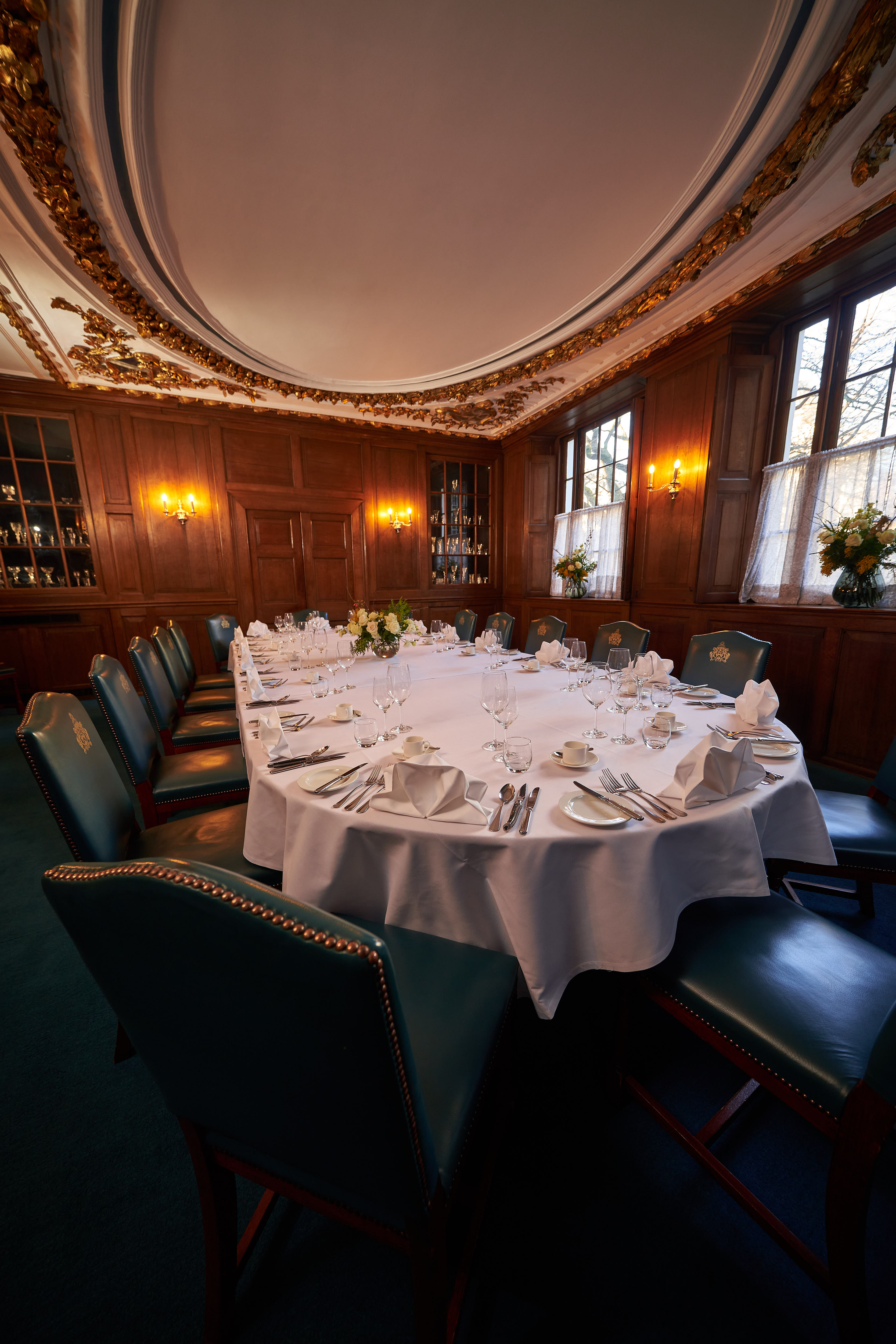 Elegant banquet table in Old Court Room, Innholders' Hall for meetings and events.