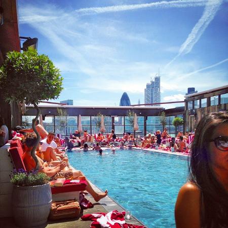 Super Rooftop pool with view on the ...