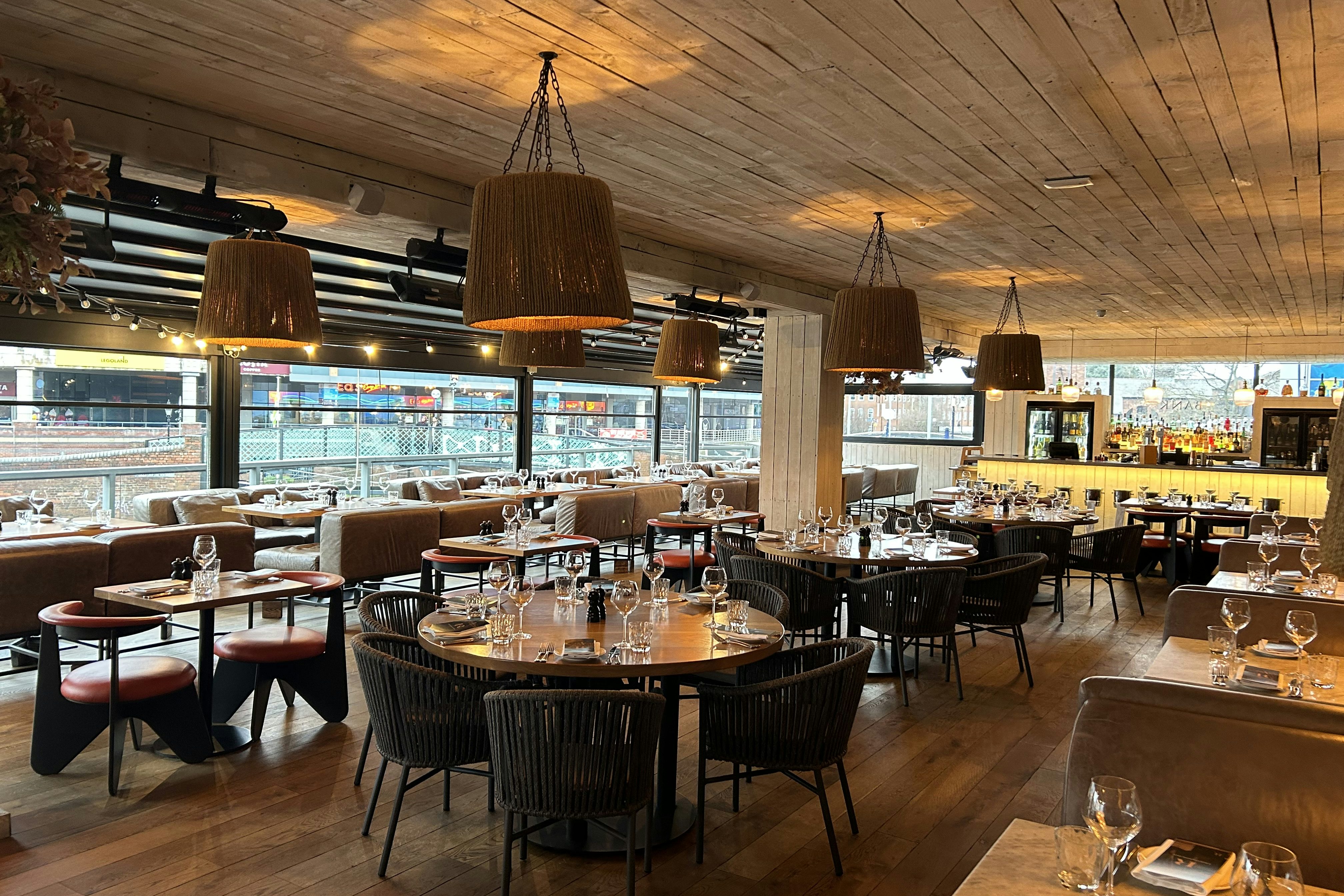 Stylish restaurant interior with warm lighting, ideal for events and gatherings.