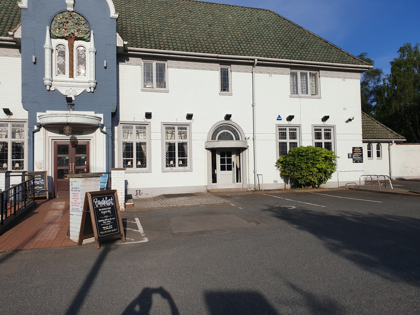 Charming Court Oak Harborne bar with classic exterior, perfect for events and meetings.
